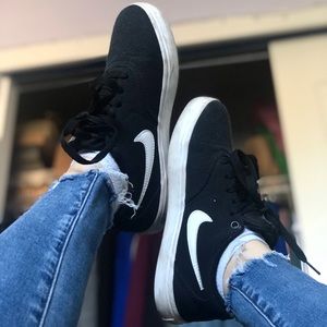 women’s black nike sb check canvas